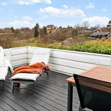 84136-ebeltoft-enebaerstien-10