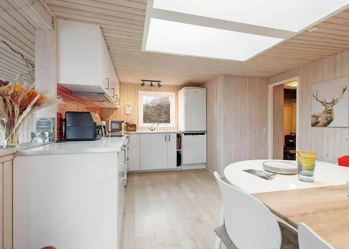 84136-ebeltoft-enebaerstien-10