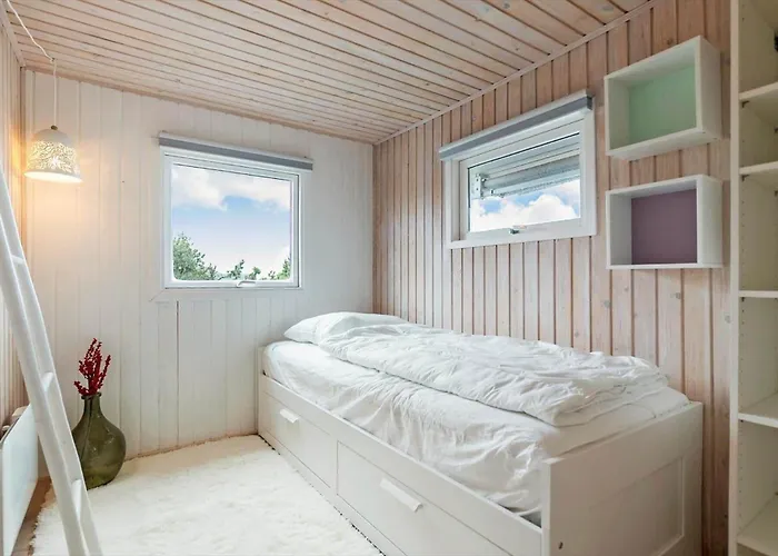 84136-ebeltoft-enebaerstien-10 * Ebeltoft