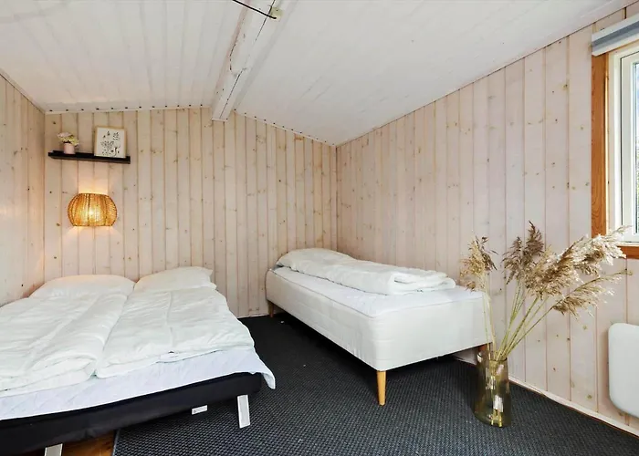 84136-ebeltoft-enebaerstien-10 Ebeltoft